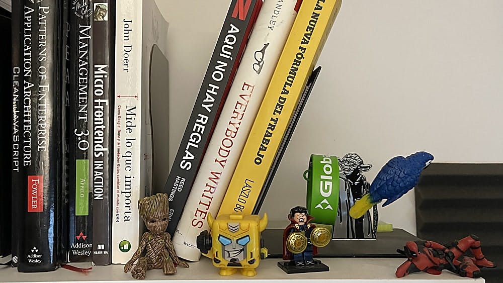 Books for 2022, from right to left: to be read and what I'm already read it